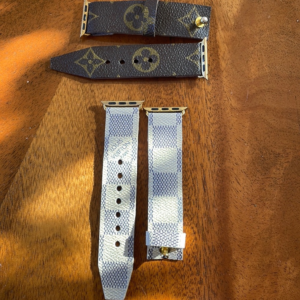 Preloved apple iPhone straps. Great condition. Genuine Louis Vuitton leather.